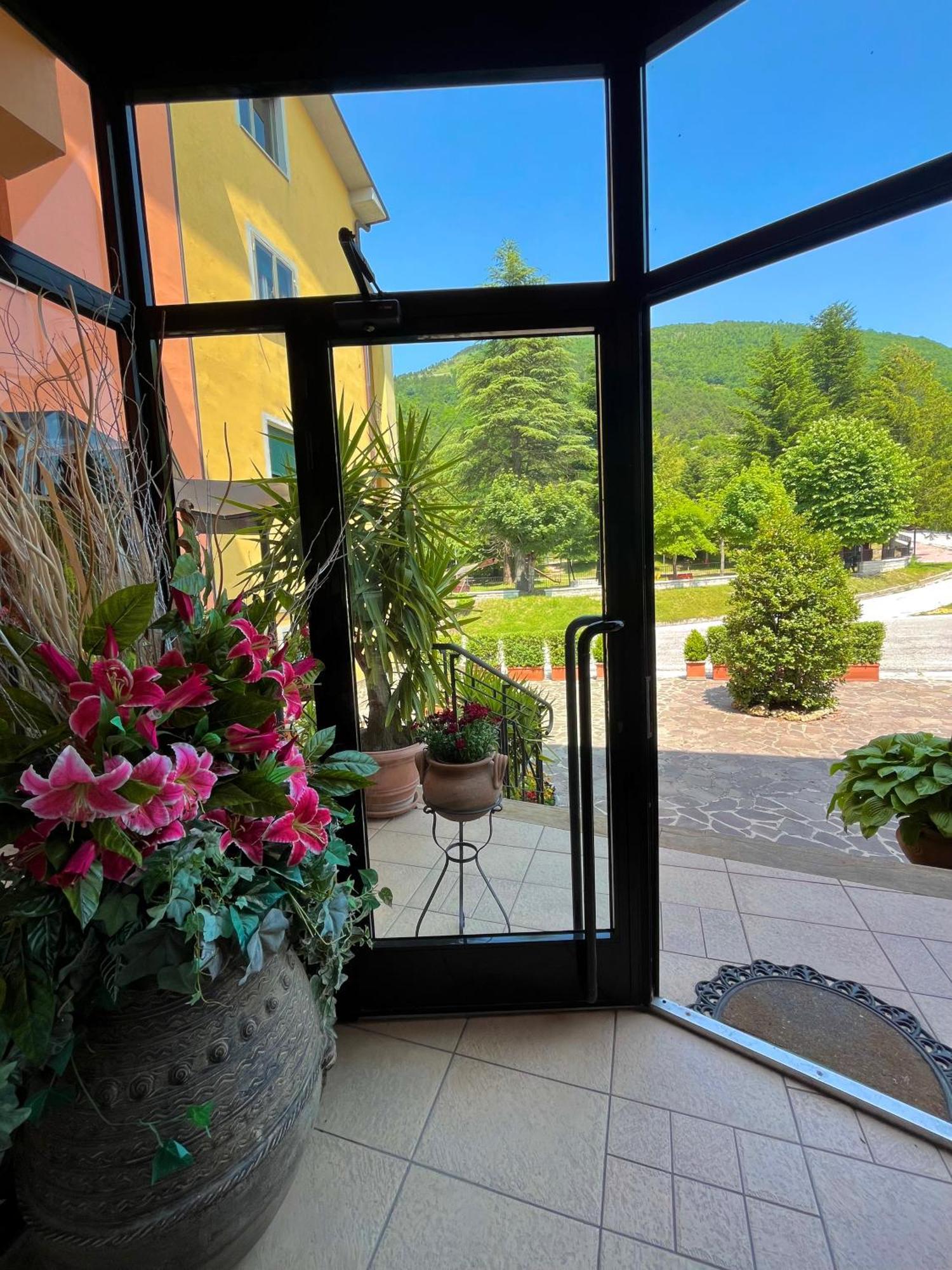 Hotel Ristorante Montenerone Apecchio Exteriér fotografie