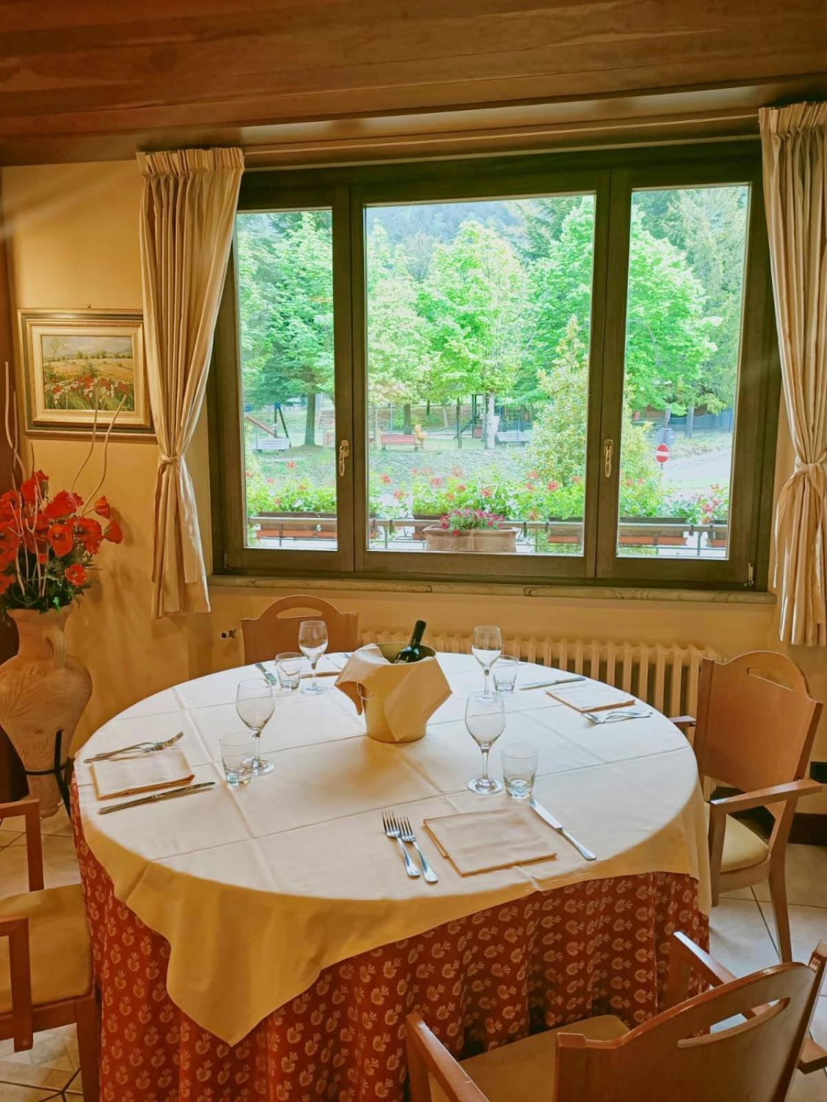Hotel Ristorante Montenerone Apecchio Exteriér fotografie